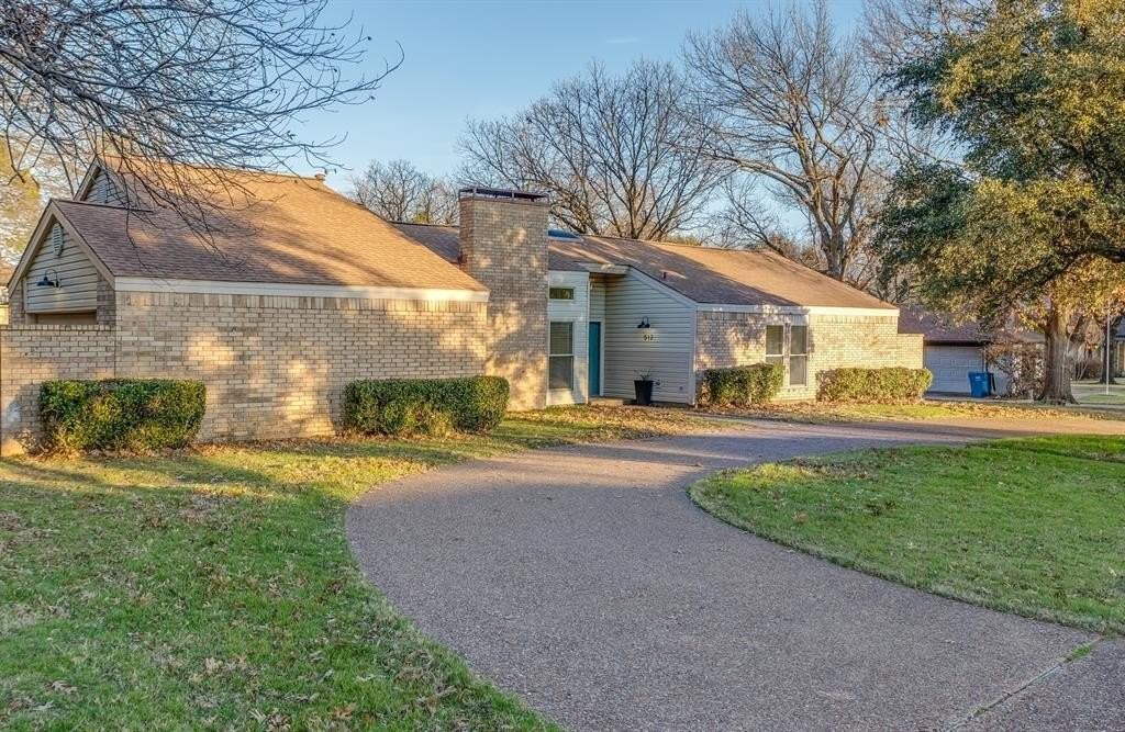 512 Arbor Brook Ln - Photo 2 of 26