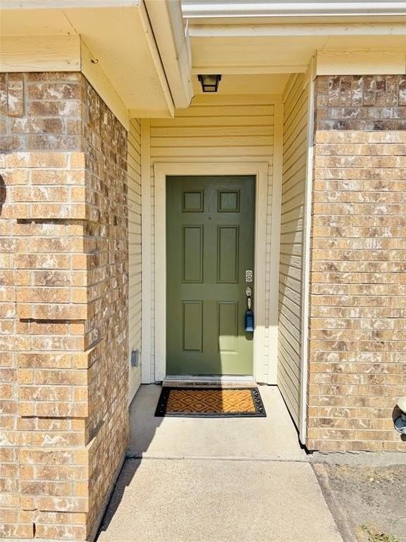 329 Hacienda Dr - Photo 2 of 17