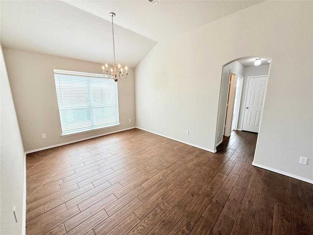 329 Hacienda Dr - Photo 5 of 17