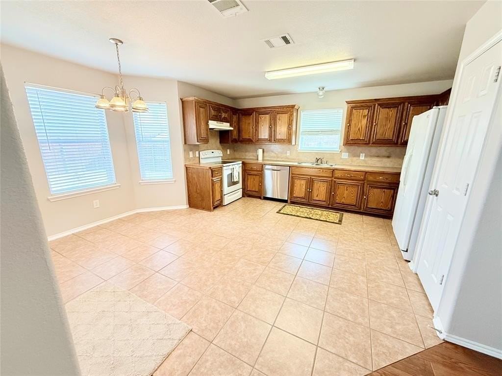 329 Hacienda Dr - Photo 6 of 17