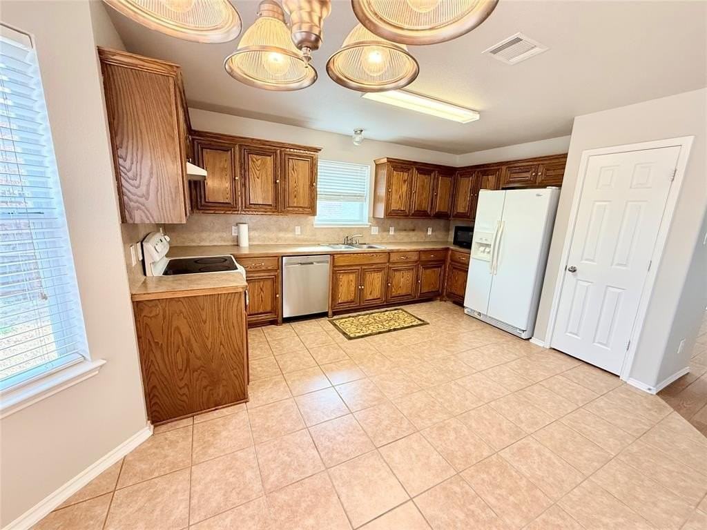 329 Hacienda Dr - Photo 7 of 17