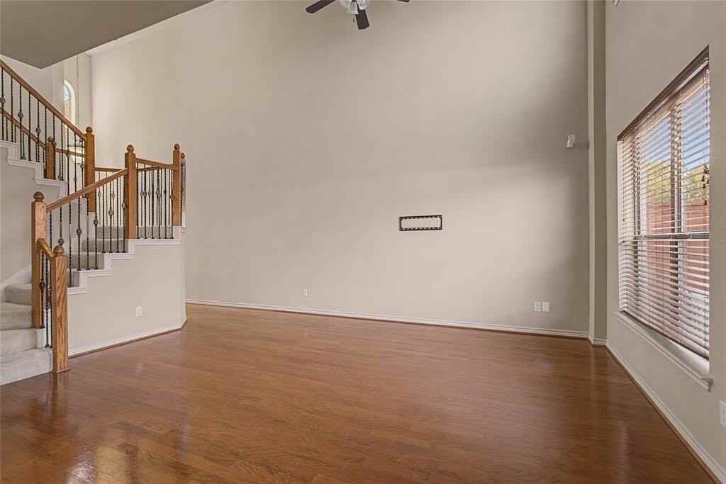 317 Metropolitan Dr - Photo 5 of 30