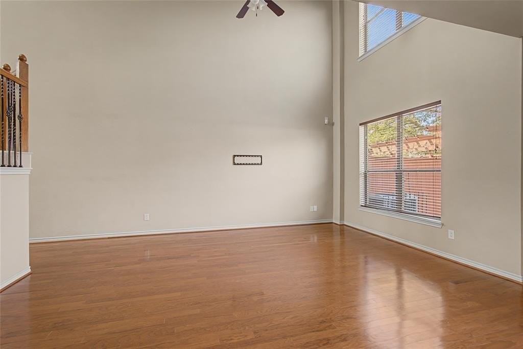 317 Metropolitan Dr - Photo 6 of 30