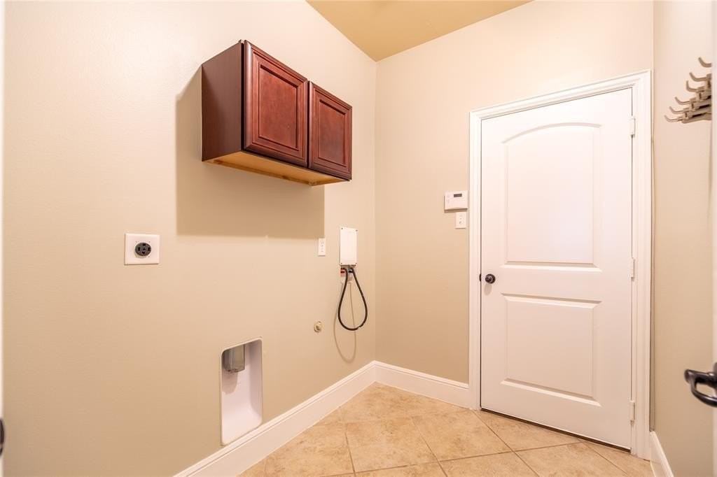 4513 Oxbow Dr - Photo 5 of 35