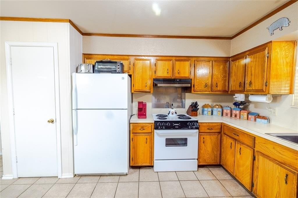 4542 Firemans Ln - Photo 7 of 34