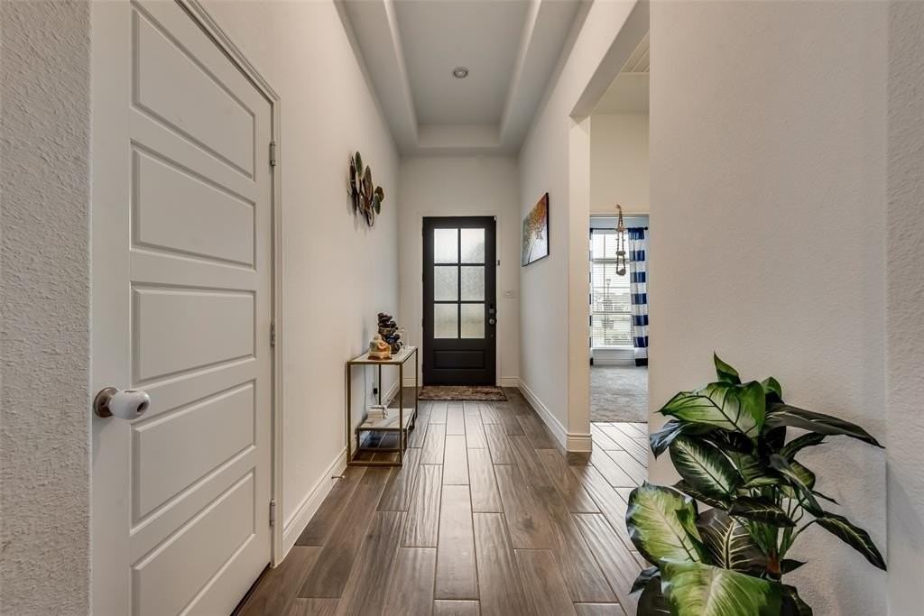 612 Swift St - Photo 3 of 21