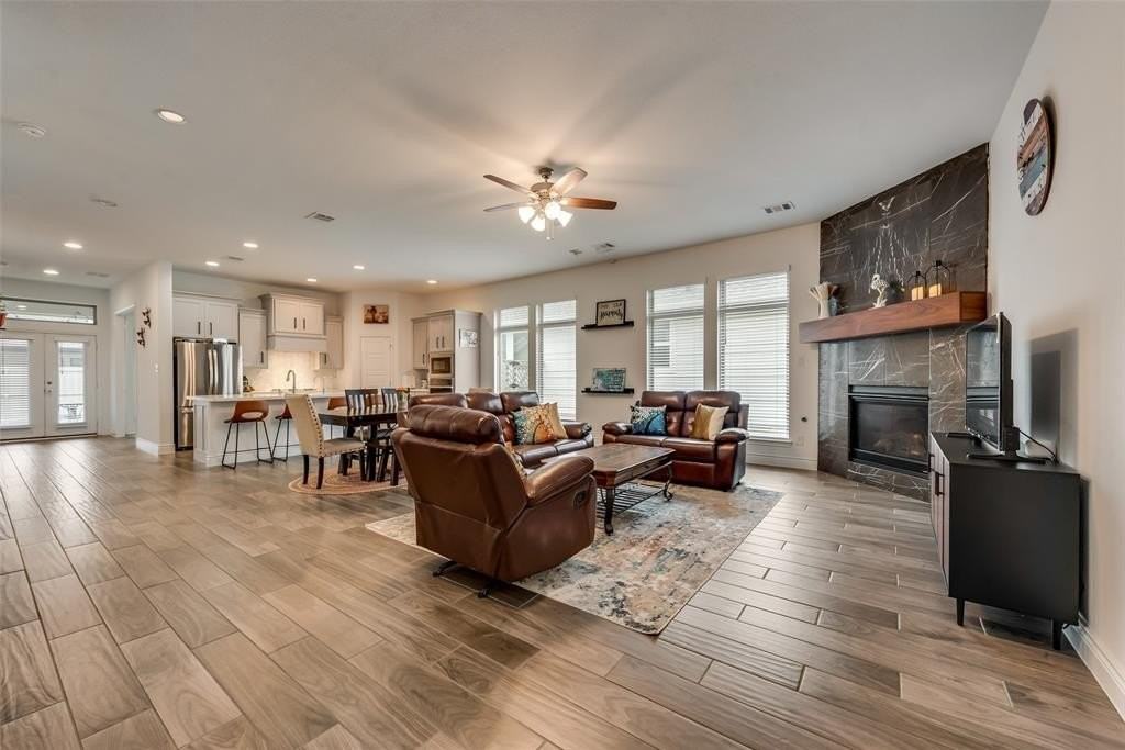 612 Swift St - Photo 4 of 21