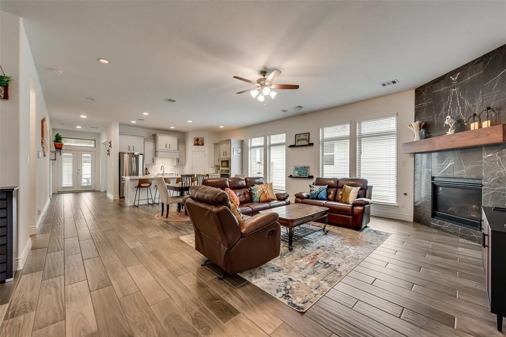 612 Swift St - Photo 5 of 21