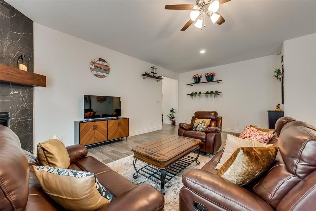 612 Swift St - Photo 6 of 21