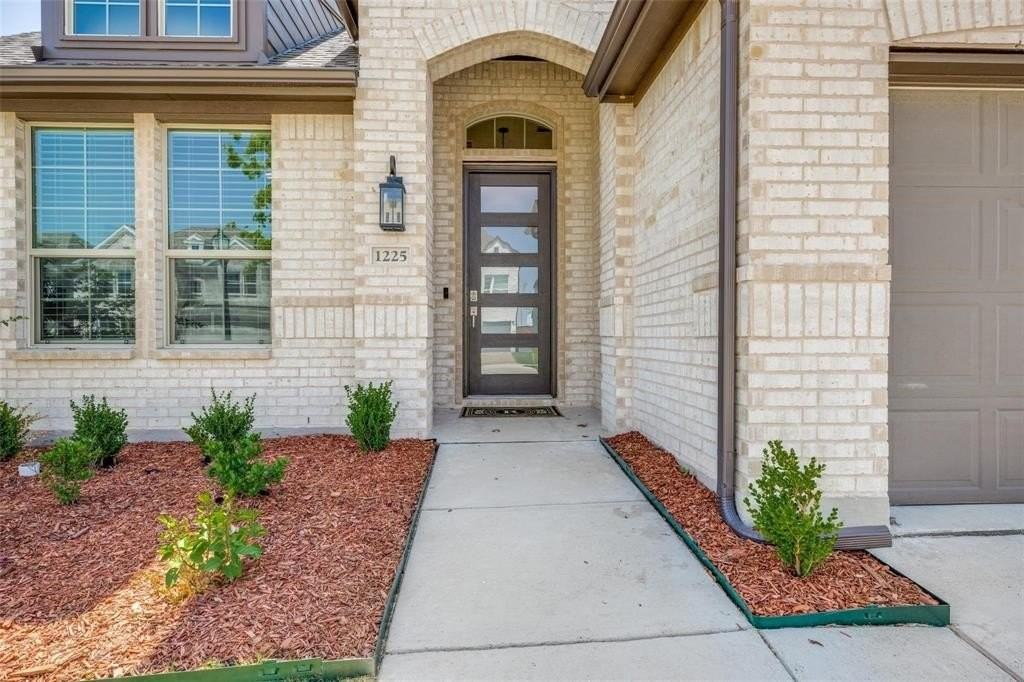 1225 Stagecoach Trl - Photo 3 of 17