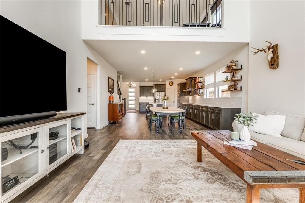 1225 Stagecoach Trl - Photo 6 of 17