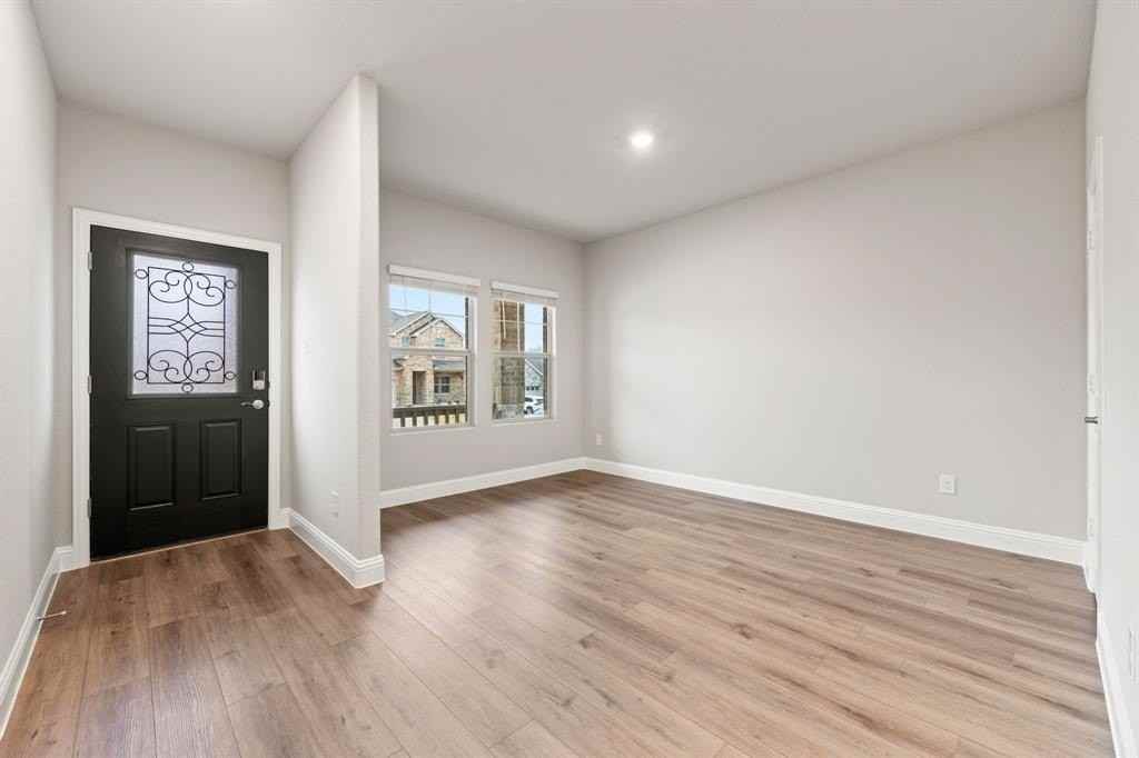 1603 Lannon Ln - Photo 4 of 40