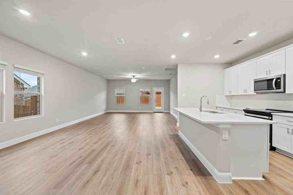 1603 Lannon Ln - Photo 6 of 40