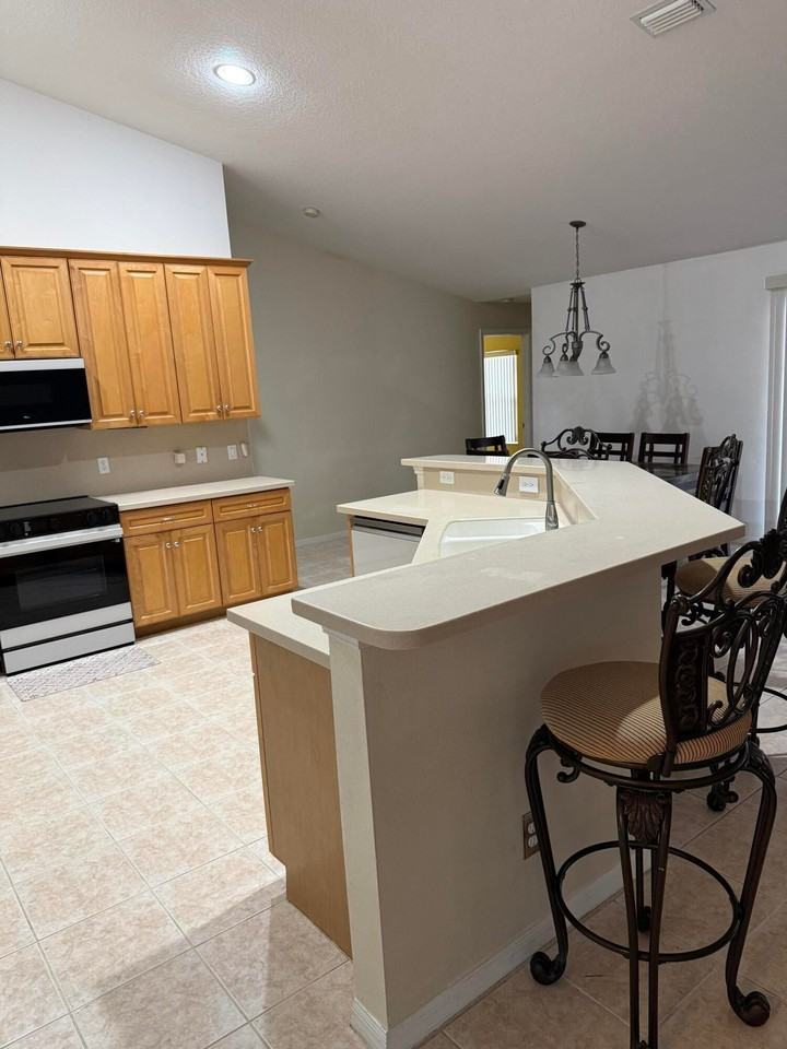 5824 Nw Zenith Dr - Photo 4 of 11