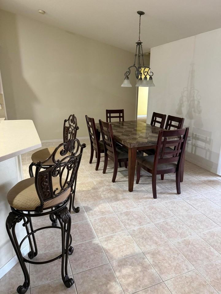 5824 Nw Zenith Dr - Photo 5 of 11