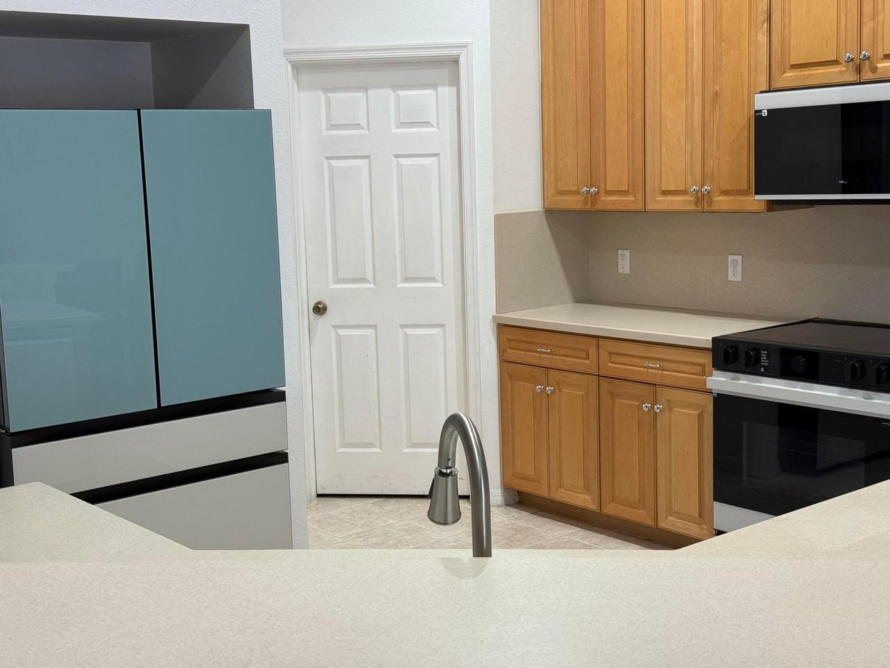 5824 Nw Zenith Dr - Photo 6 of 11