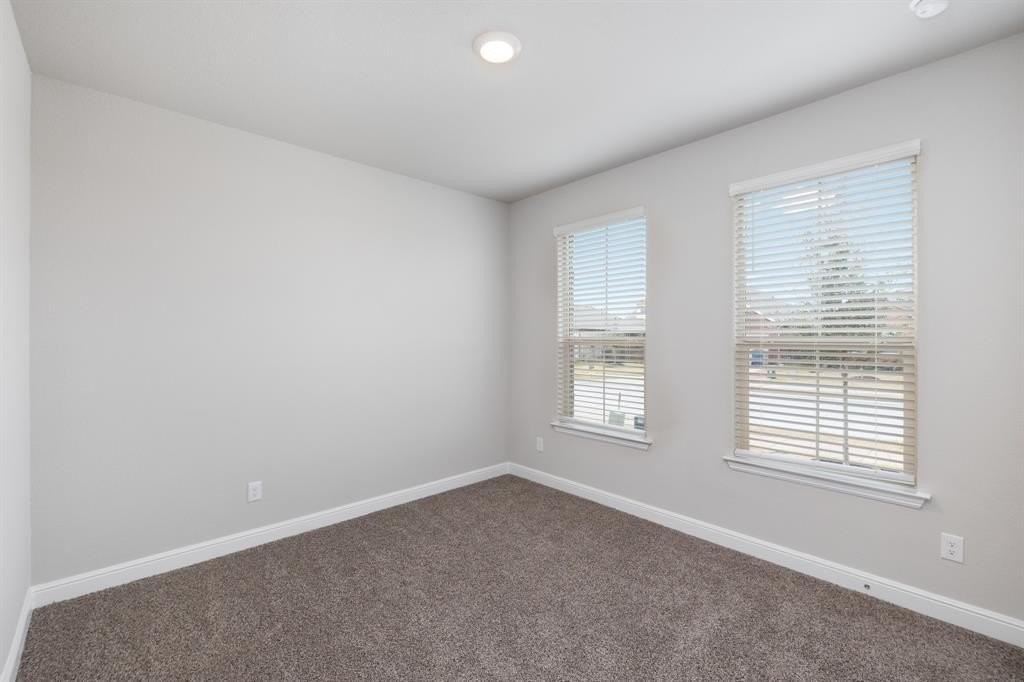 155 Dogwood Ave - Photo 5 of 27