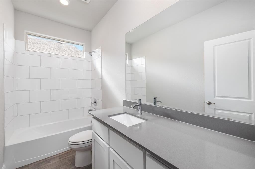 155 Dogwood Ave - Photo 6 of 27