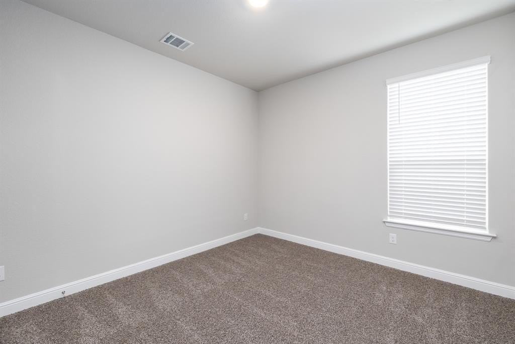 155 Dogwood Ave - Photo 7 of 27