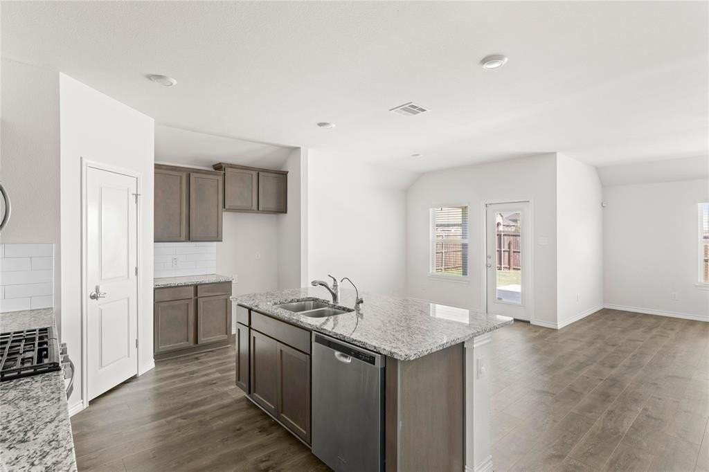 716 Rawhide Way - Photo 7 of 16