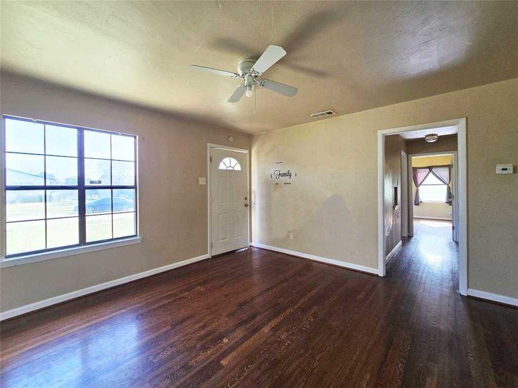 12121 Hoblitzelle Dr - Photo 7 of 35