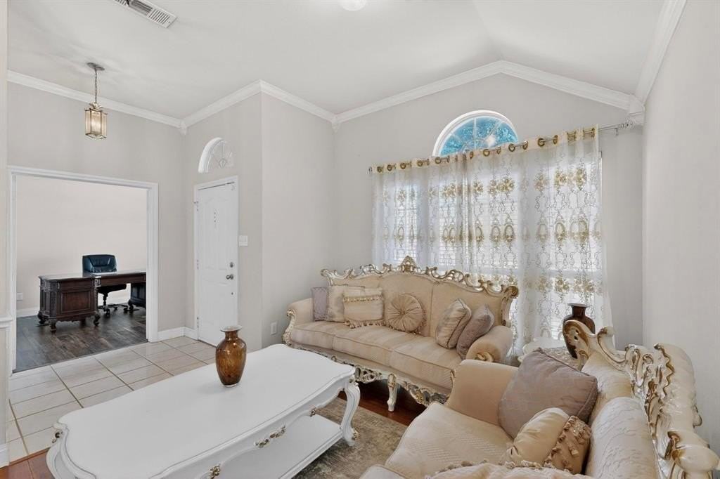 2502 Morningstar Ln - Photo 3 of 33