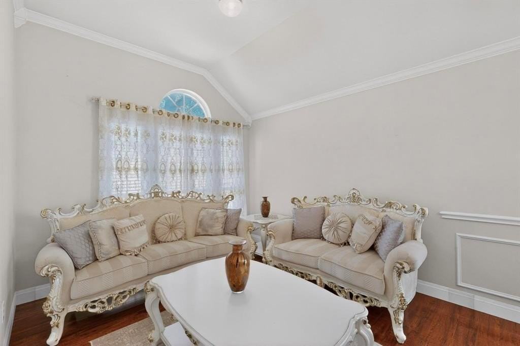 2502 Morningstar Ln - Photo 4 of 33