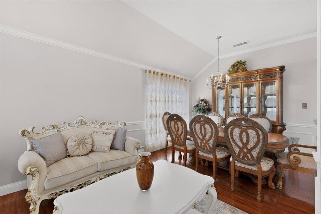 2502 Morningstar Ln - Photo 5 of 33