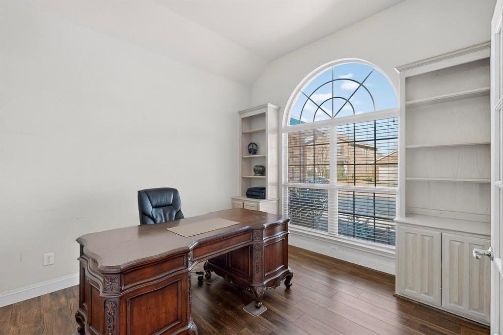 2502 Morningstar Ln - Photo 6 of 33