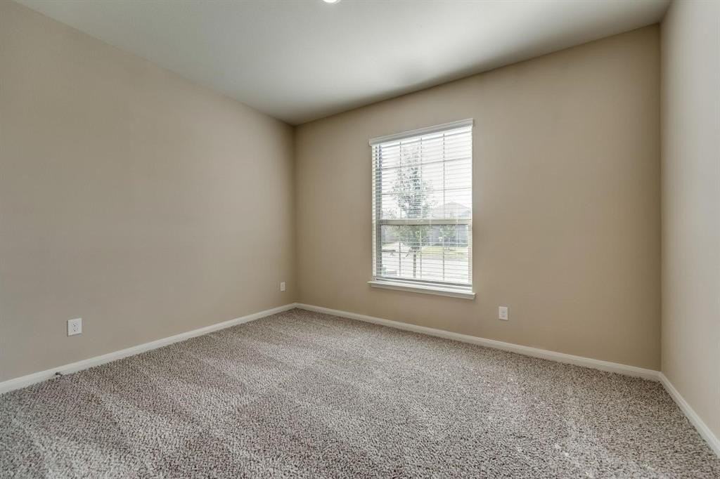 243 Elam Dr - Photo 5 of 11