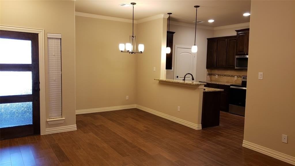 843 Eaglescliffe Lndg - Photo 2 of 20