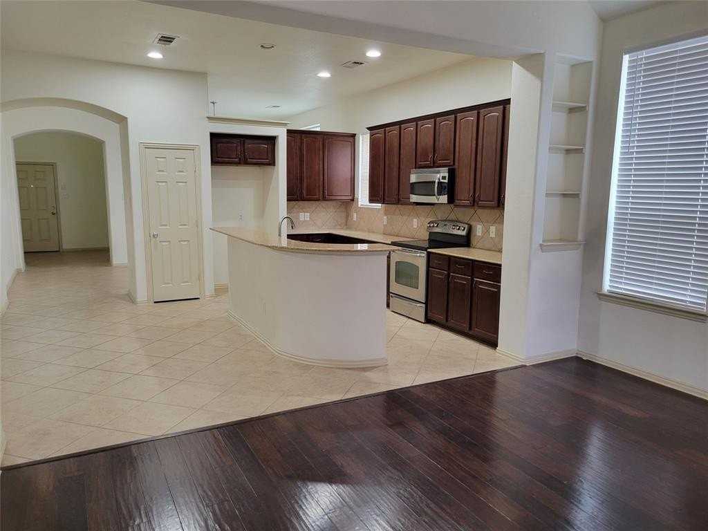 508 Hummingbird Dr - Photo 3 of 17