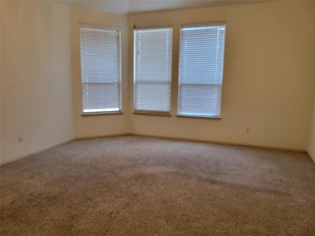 508 Hummingbird Dr - Photo 6 of 17