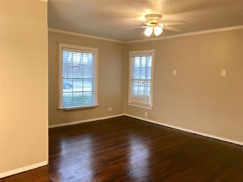 425 S Locust St - Photo 3 of 8