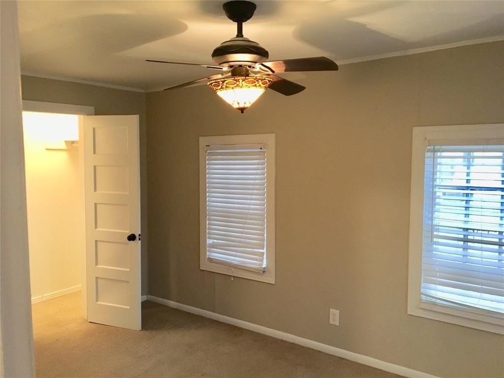 425 S Locust St - Photo 5 of 8