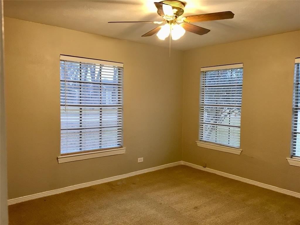 425 S Locust St - Photo 6 of 8