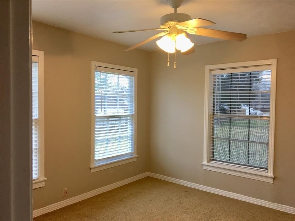 425 S Locust St - Photo 7 of 8