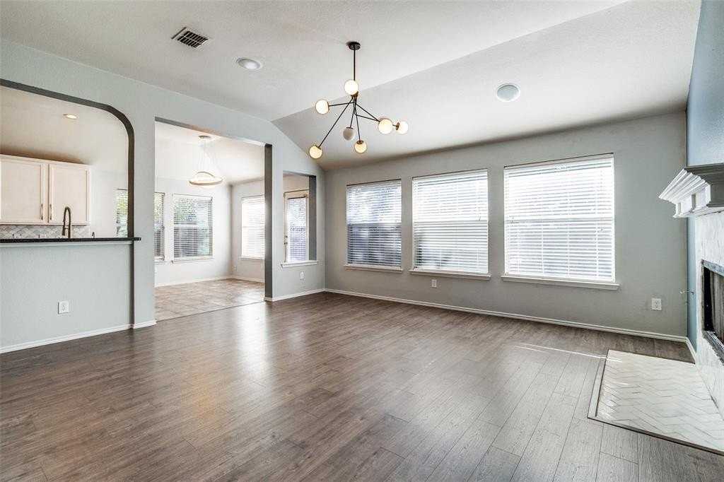 1414 Sleepy Hollow Dr - Photo 6 of 25