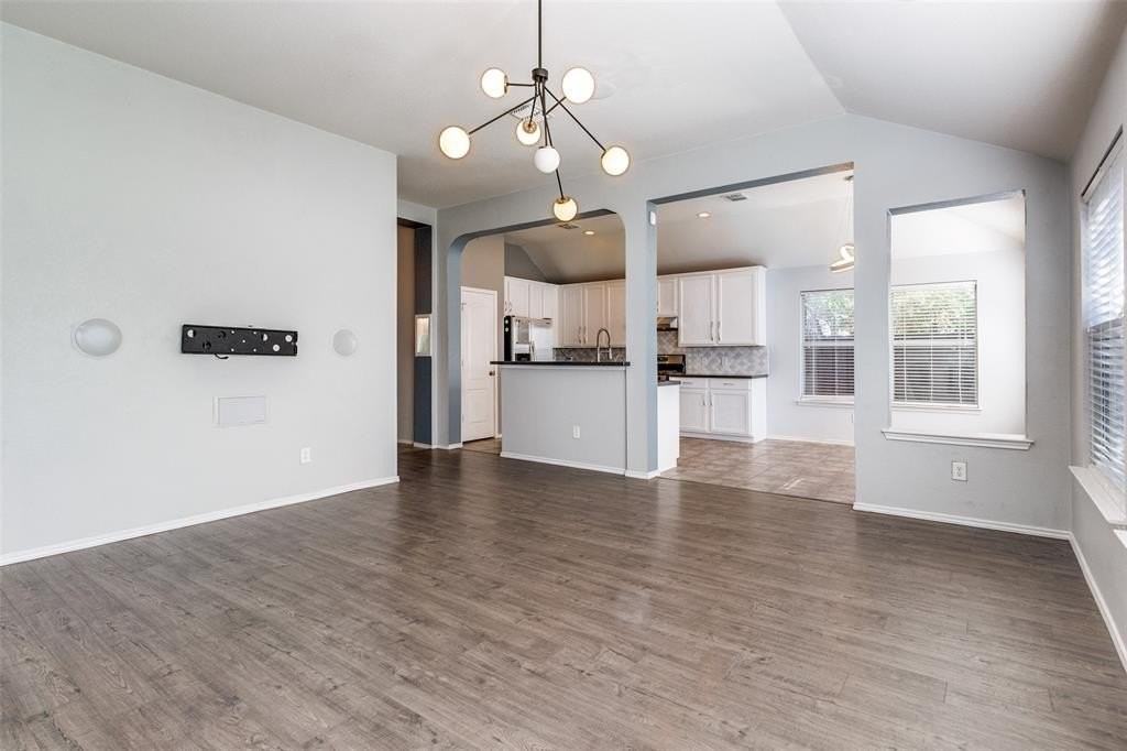 1414 Sleepy Hollow Dr - Photo 7 of 25