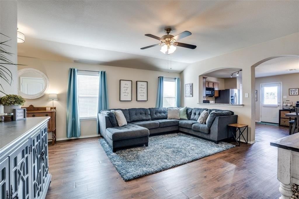 1606 Meadow Creek Dr - Photo 4 of 25