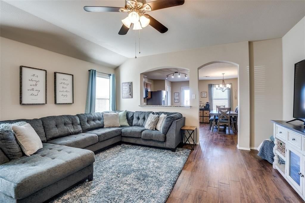 1606 Meadow Creek Dr - Photo 5 of 25