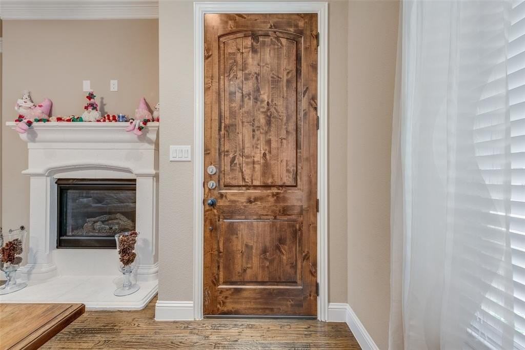 818 Milton Way - Photo 3 of 21