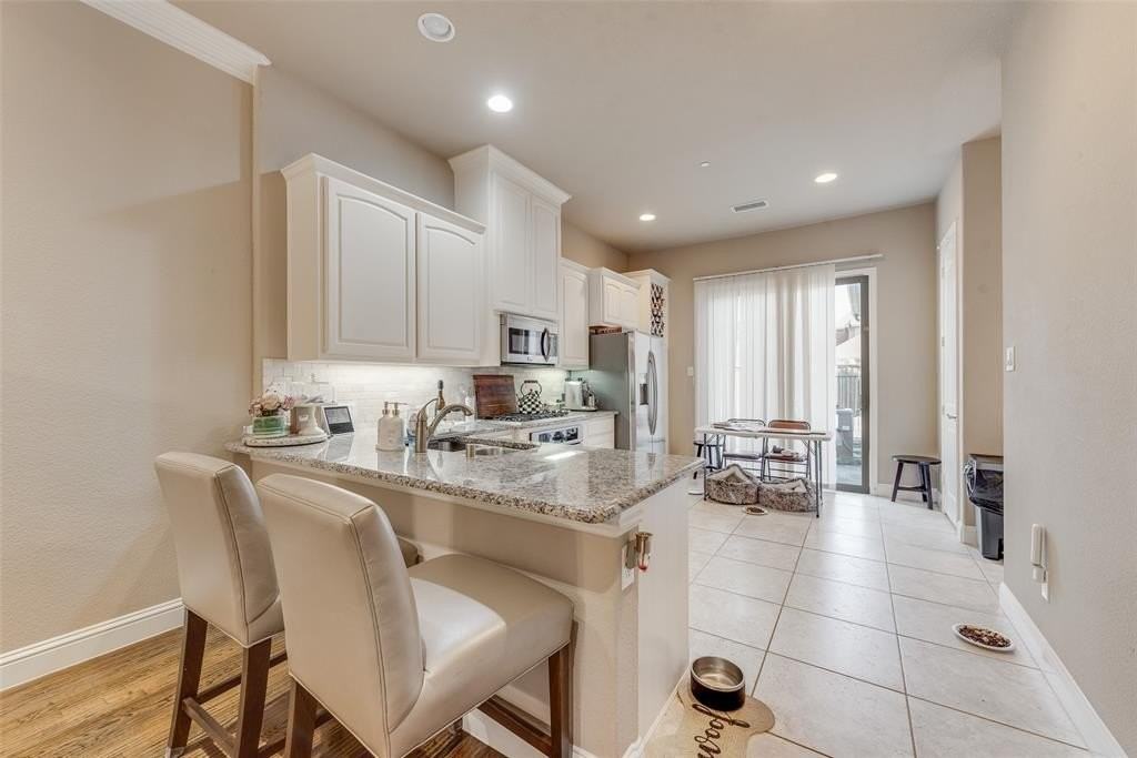 818 Milton Way - Photo 6 of 21