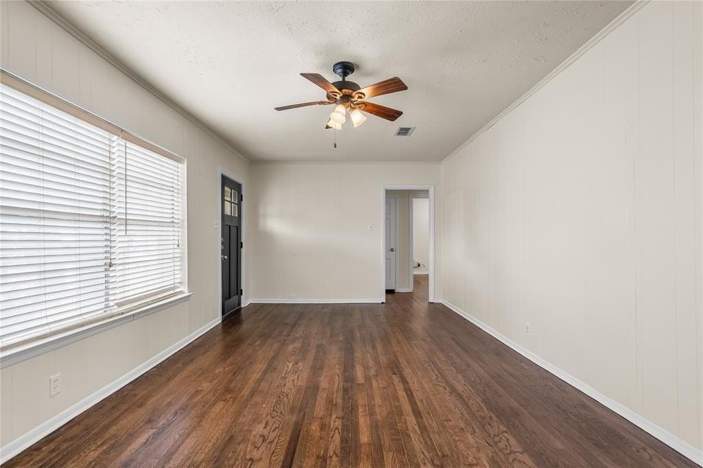 2223 Fowler Dr - Photo 4 of 18