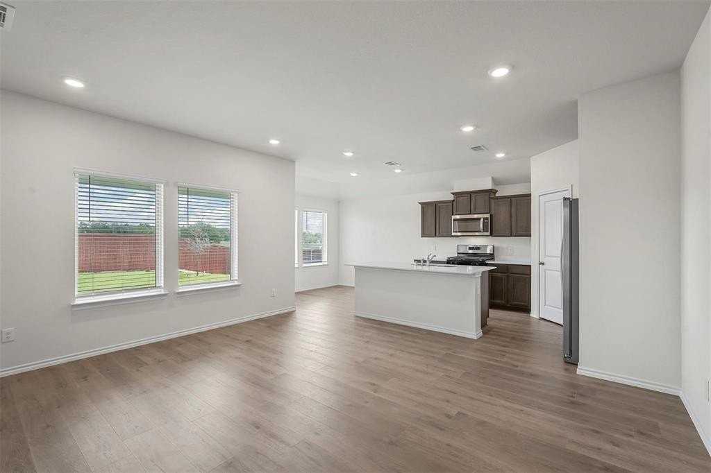 2431 Montgomery St - Photo 3 of 20