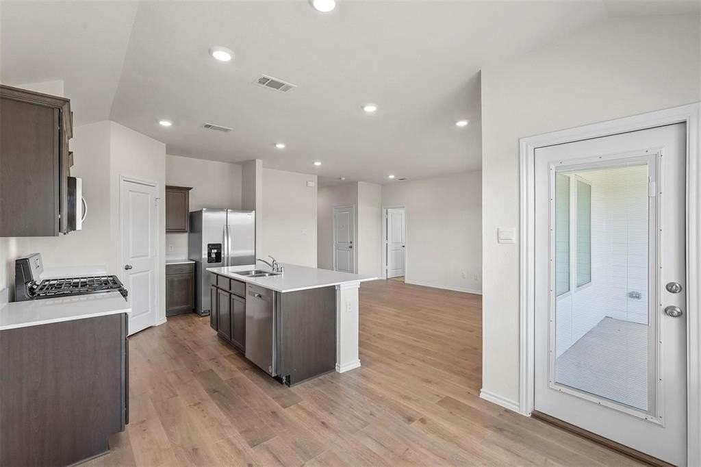 2431 Montgomery St - Photo 4 of 20