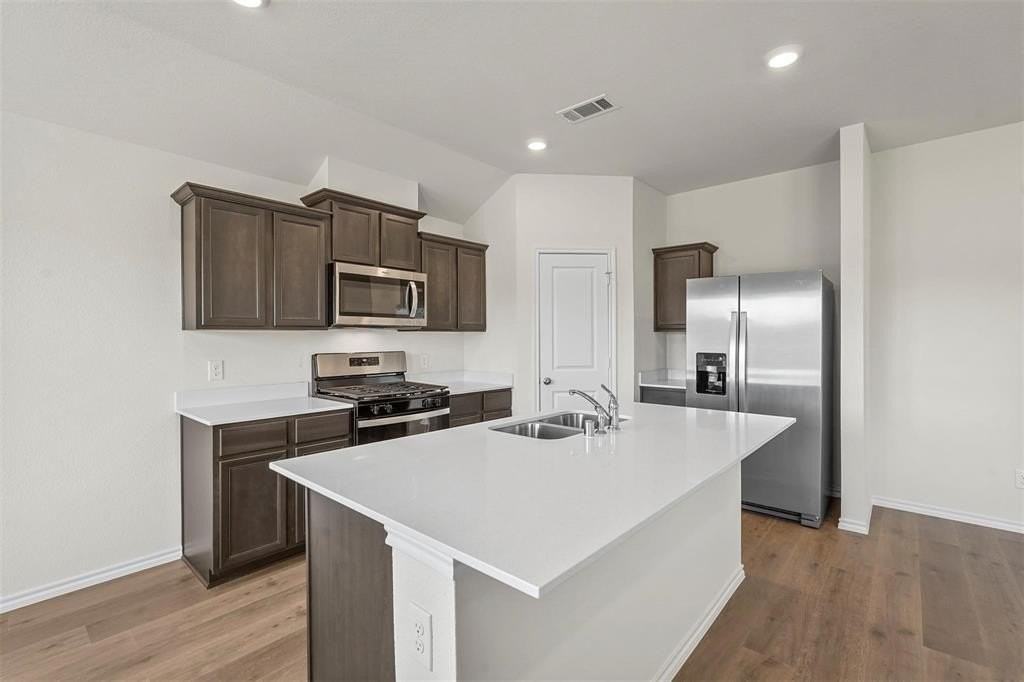 2431 Montgomery St - Photo 5 of 20