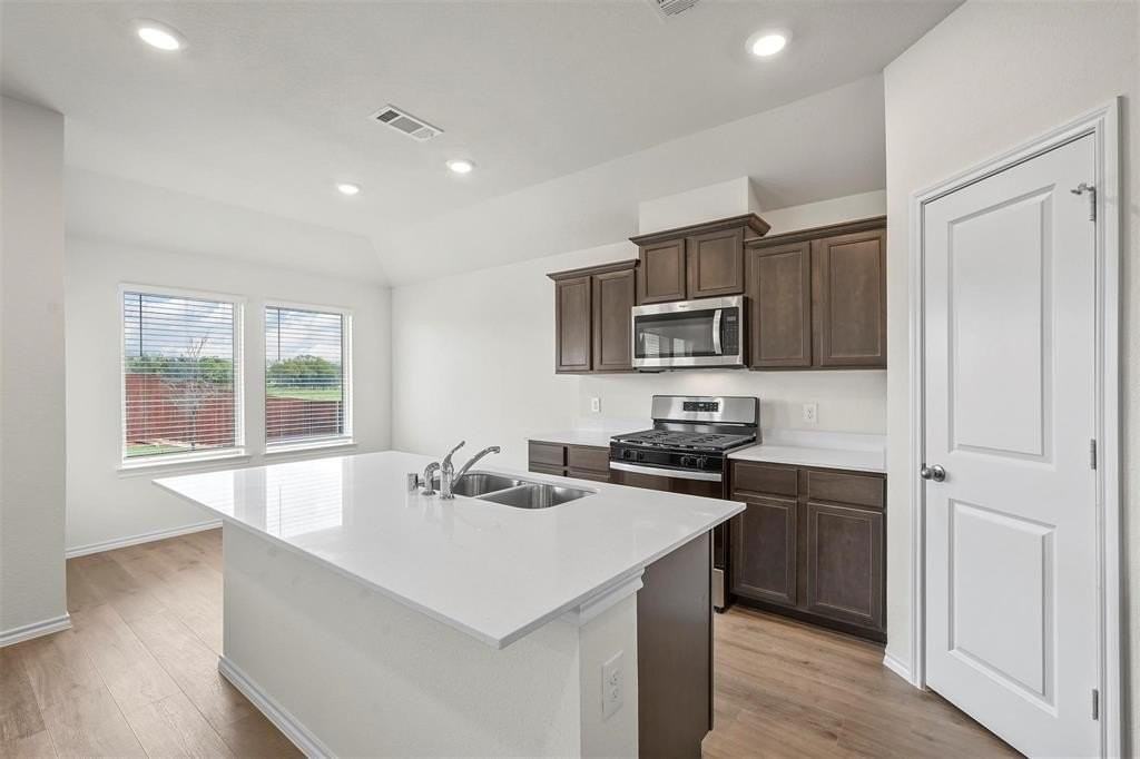 2431 Montgomery St - Photo 6 of 20