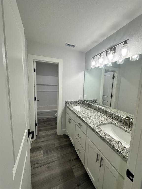 406 W 6th St #1 - Photo 5 of 11