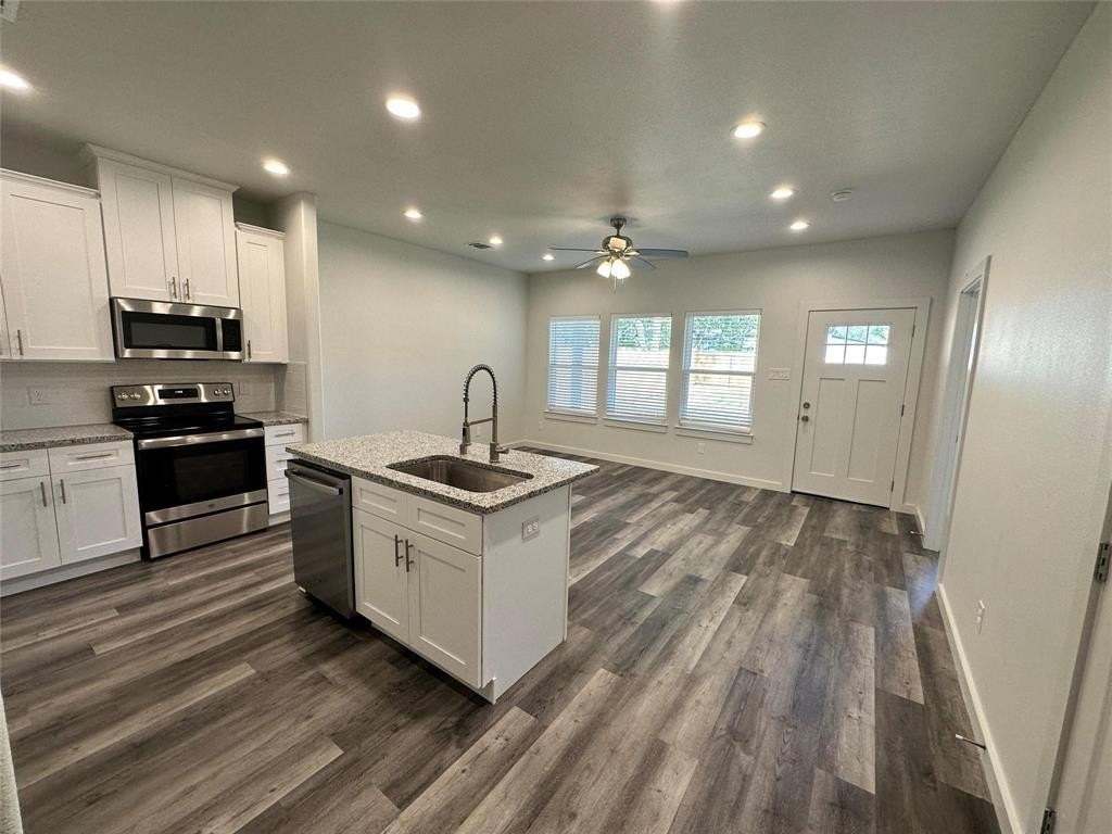 1005 Dubois St - Photo 3 of 17